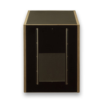 Basic wooden nest box for Macaws