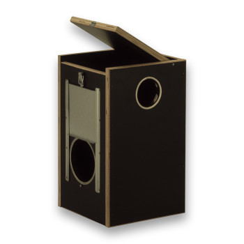 Basic wooden nest box for Aratingas