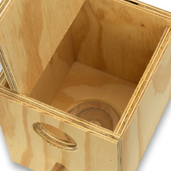 Vertikaler Nistkasten aus Holz für Wellensittiche