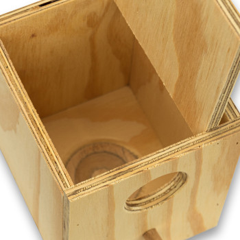 Vertikaler Nistkasten aus Holz für Wellensittiche